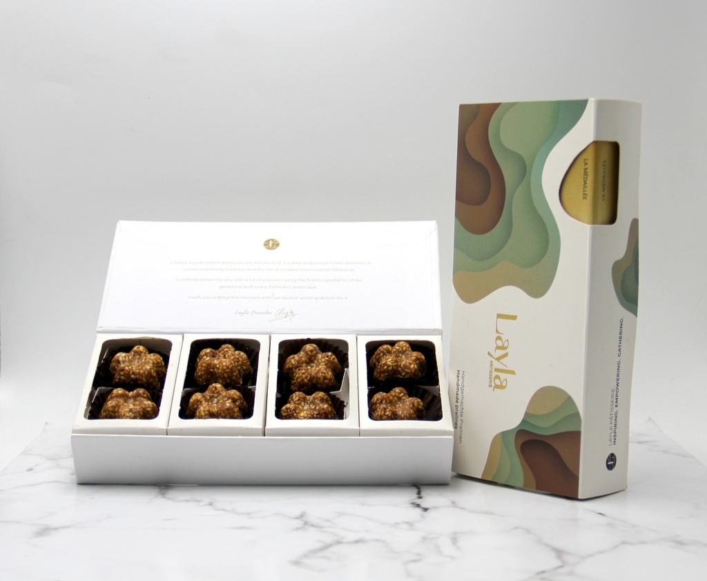 [08R-A01-001] Coffret 8 pièces : "La Médaillée"